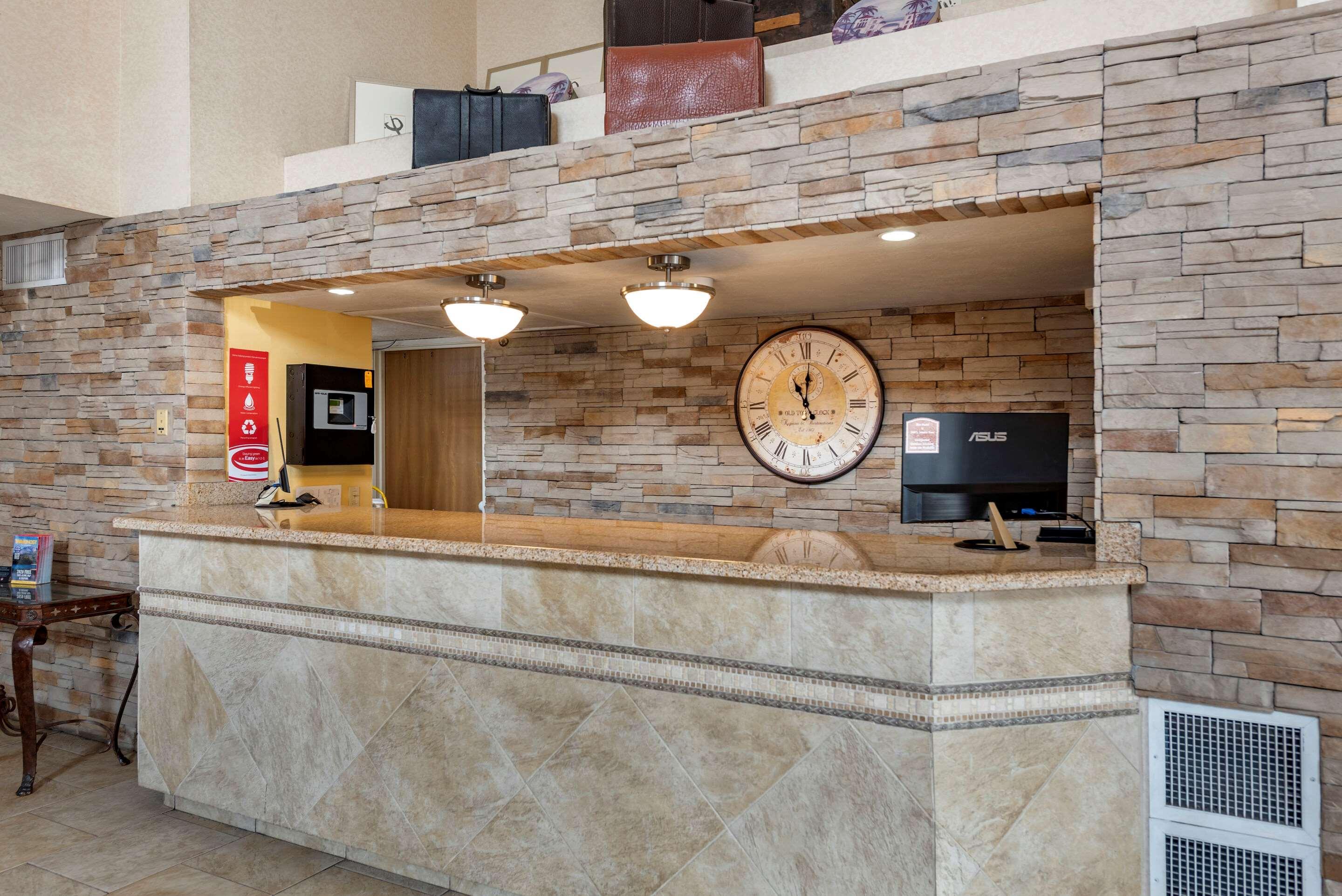 Econo Lodge North Academy Colorado Springs Exterior photo
