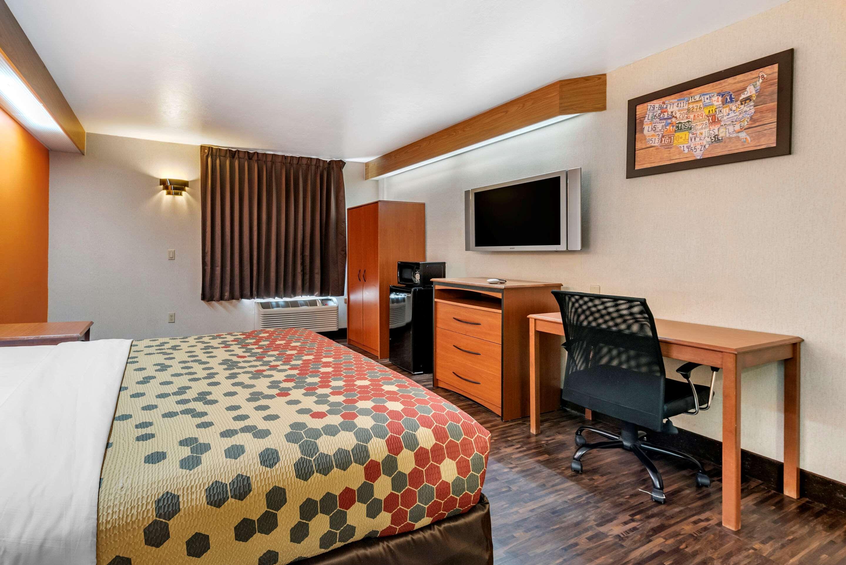Econo Lodge North Academy Colorado Springs Exterior photo